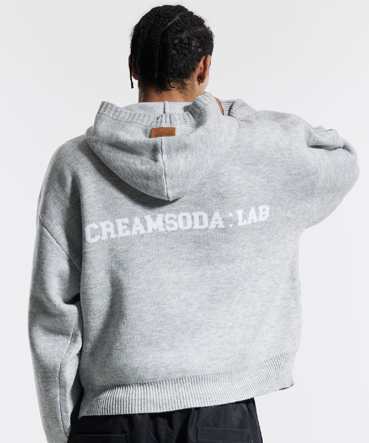 크림소다랩(CREAM SODA LAB) 씨엘 워싱 그래픽 자카드 후드 니트 그레이