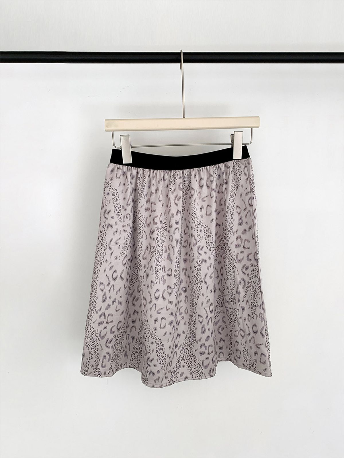 바스카라(VASCARA) Leopard Mix Midi Skirt