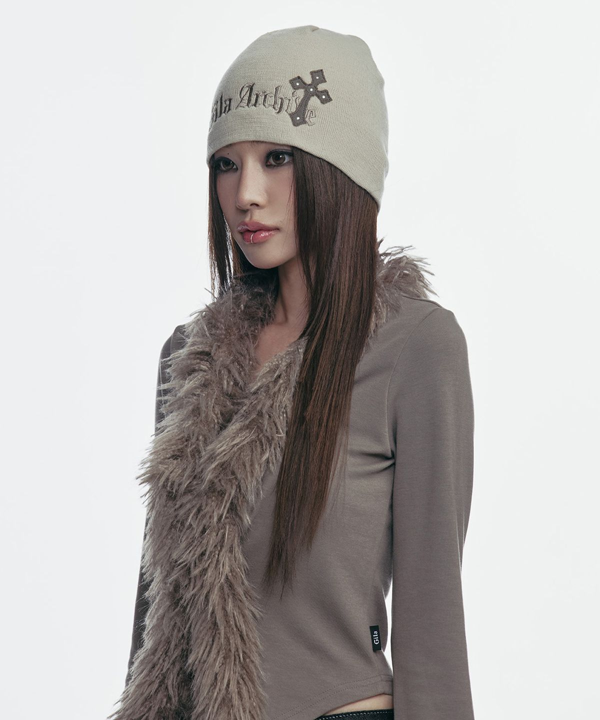 길라아카이브(GILAARCHIVE) CROSS PATCHED LOGO BEANIE_BEIGE