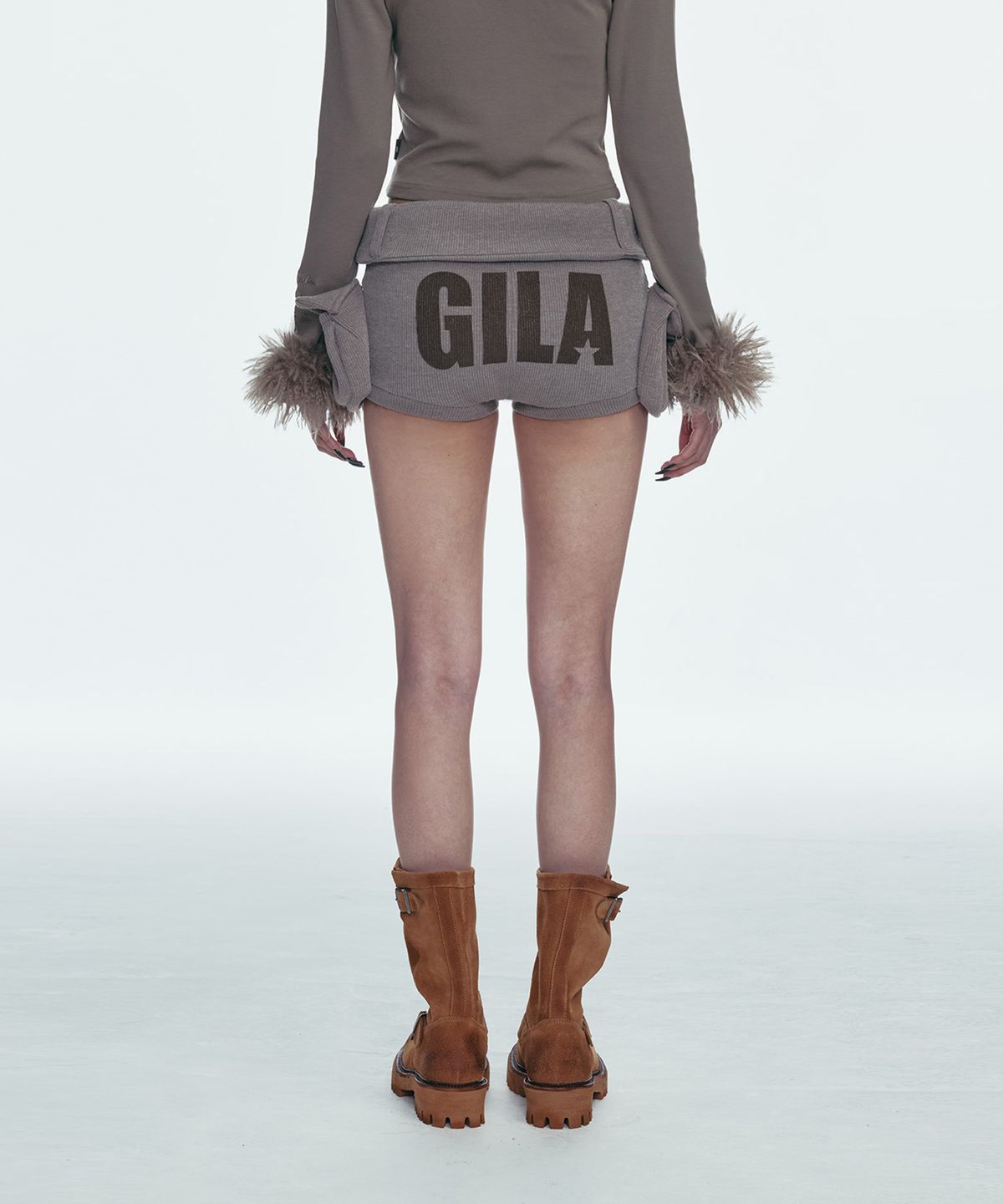 길라아카이브(GILAARCHIVE) BOLD LOGO POCKET KNIT SHORTS_BROWN
