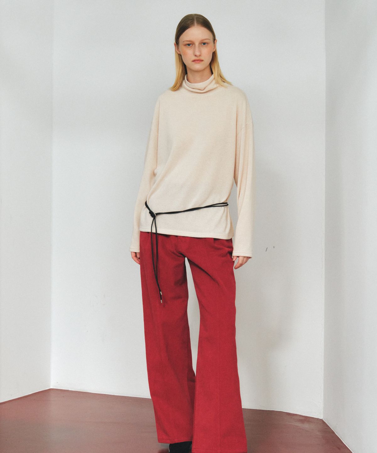 앤테(AENTE) LOOSE FIT TURTLENECK- CREAM