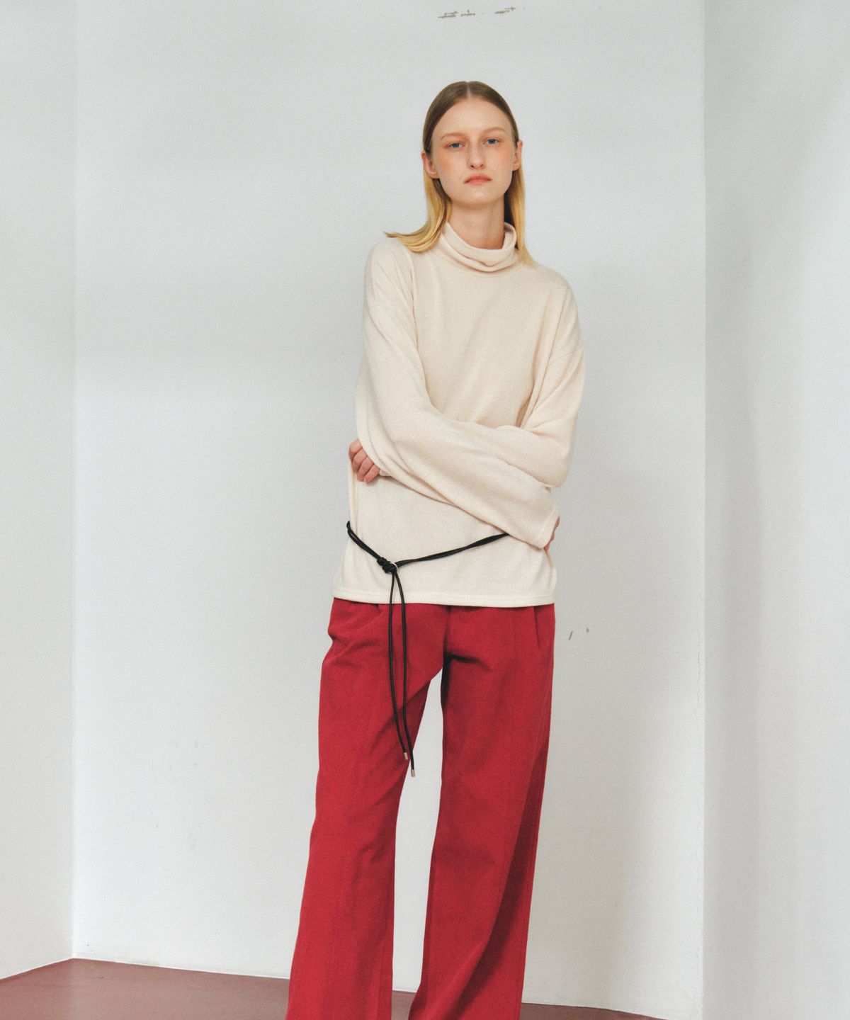 앤테(AENTE) LOOSE FIT TURTLENECK- CREAM