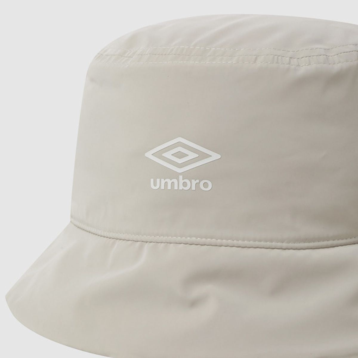 엄브로(UMBRO) 벨벳라이크 소프트 리버서블 버킷햇  베이지 UQ422CHTO1