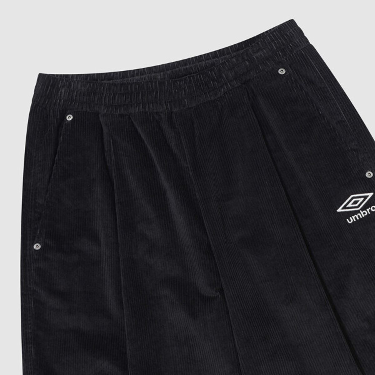 엄브로(UMBRO) 코듀로이 와이드 벌룬 팬츠 블랙 UQ323CPT94