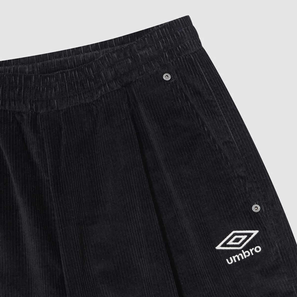 엄브로(UMBRO) 코듀로이 와이드 벌룬 팬츠 블랙 UQ323CPT94