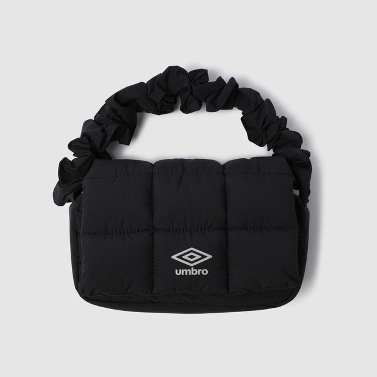엄브로(UMBRO) 플라이트 퀼팅 2WAY 미니백 블랙 UQ423CBGO2