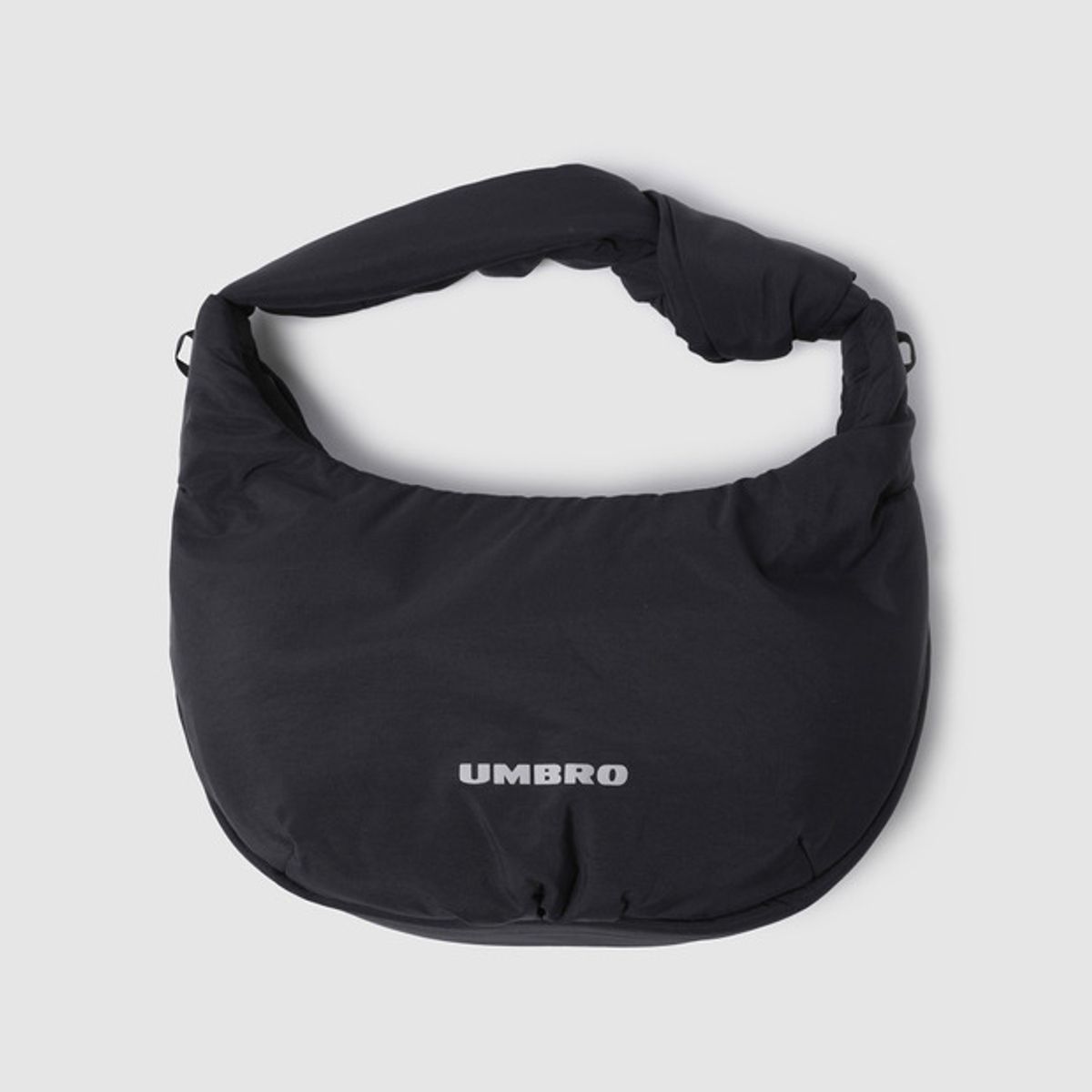 엄브로(UMBRO) 패디드 타이 2WAY 미니백 블랙 UQ422CBGO1