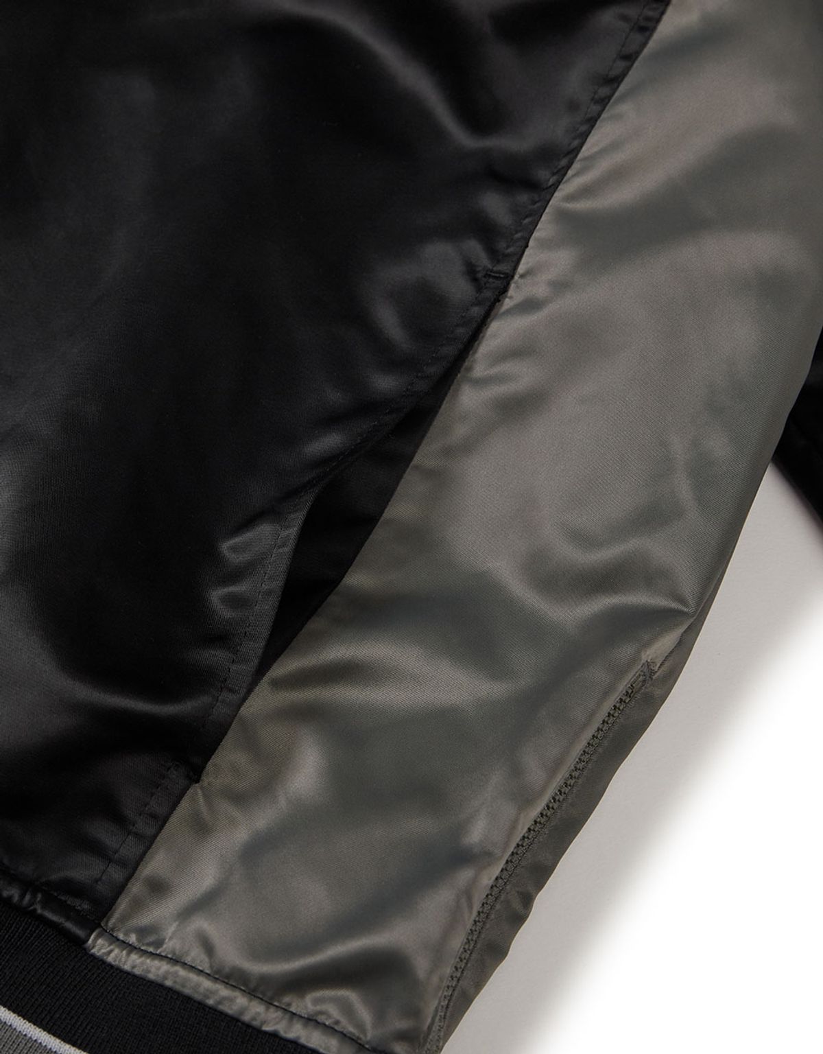 엠엠엘지(MMLG) [Mmlg] EM SATIN SPORTS PULLOVER (BLACK)