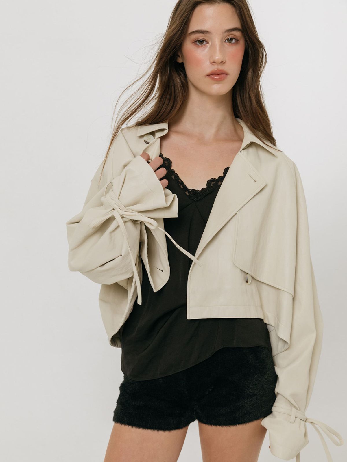 모이페어(MOIFAIRE) LEATHER STRAP TRENCH JACKET / IVORY