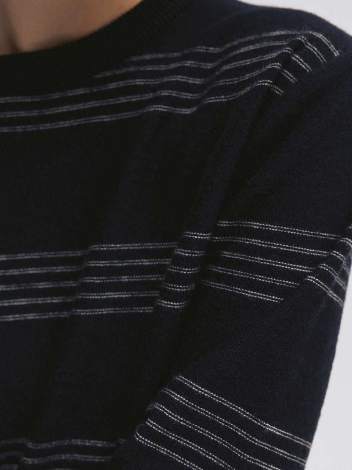 모이아(MOIA) reverse stripe knit (navy)