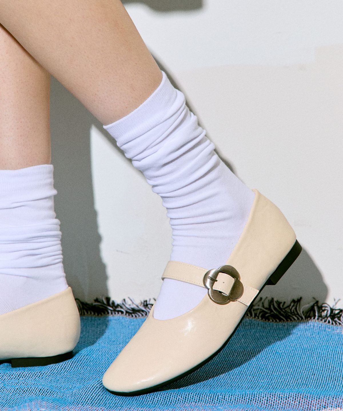 스퍼(SPUR) Odd Flower Maryjane Flats 메리제인 플랫 슈즈 1.5cm -VA9019 (2color)