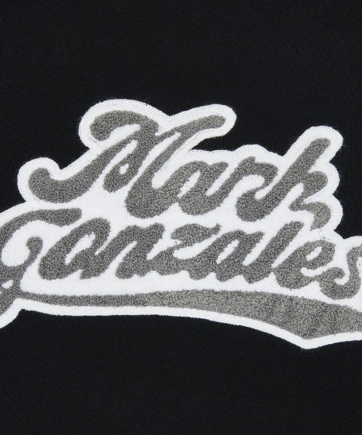 마크곤잘레스(MARK GONZALES) 타이포 부클 자수 스웨트셔츠 - BLACK