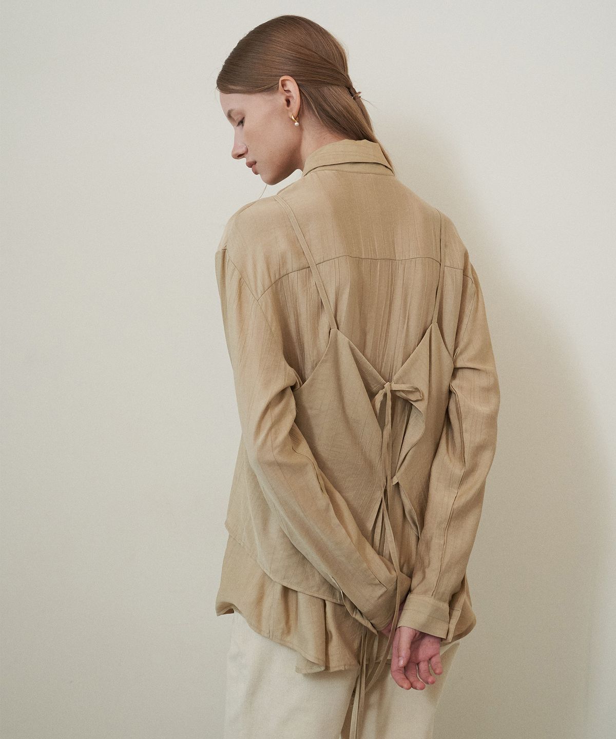 플로브(FLOVE) LAYERING PAGE BLOUSE BE
