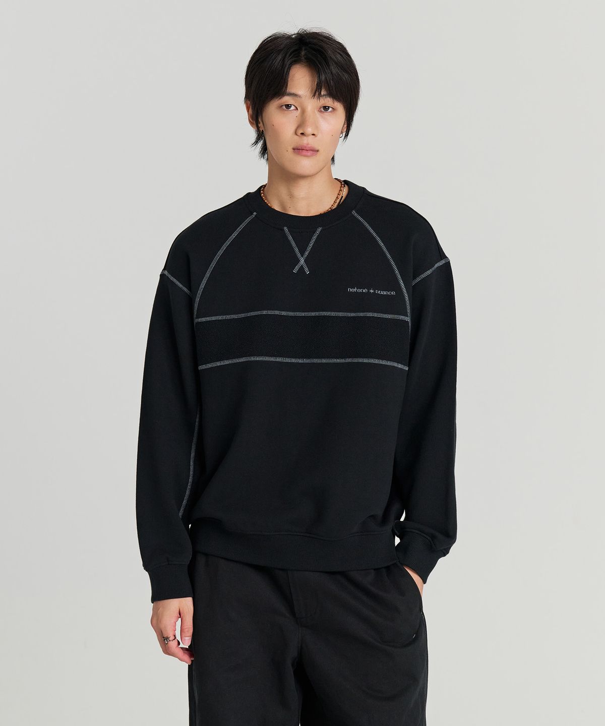 논타입(NONTYPE) REVERSE PANELED SWEATSHIRTS (BLACK)