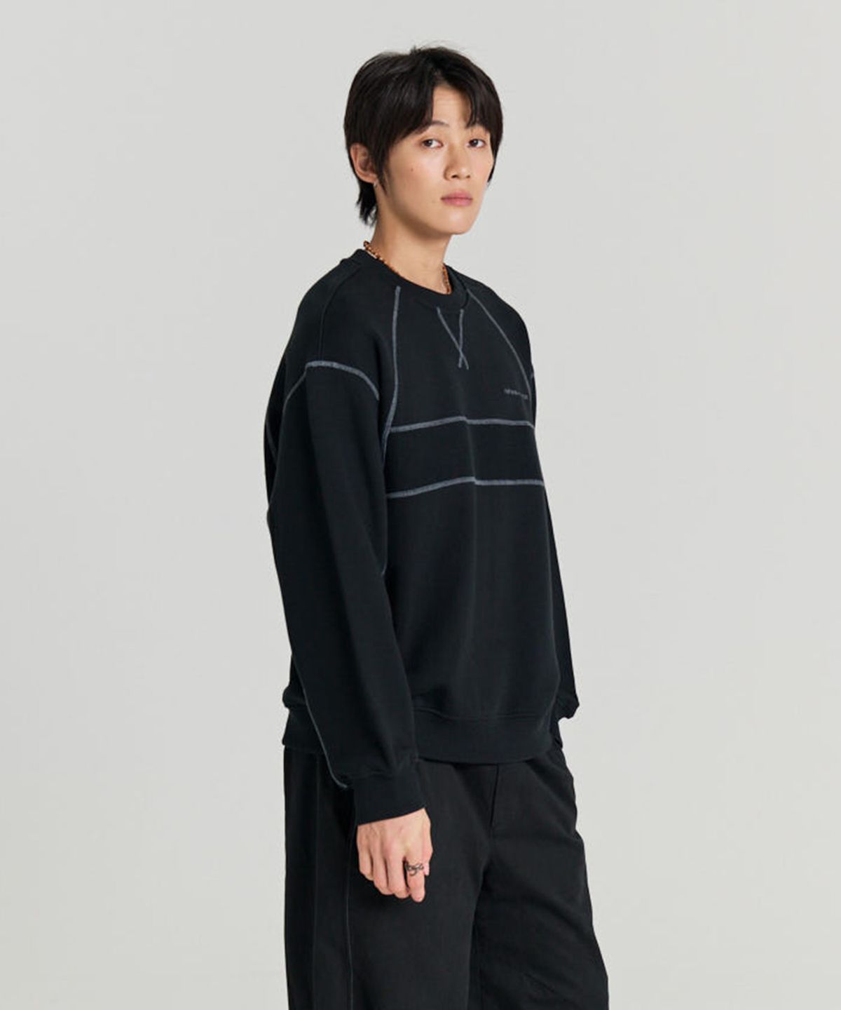 논타입(NONTYPE) REVERSE PANELED SWEATSHIRTS (BLACK)
