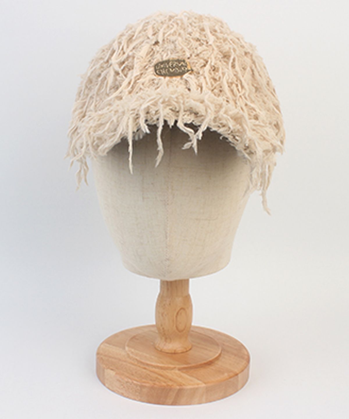 유니버셜 케미스트리(UNIVERSAL CHEMISTRY) Horror Beige Fur Ballcap 퍼볼캡