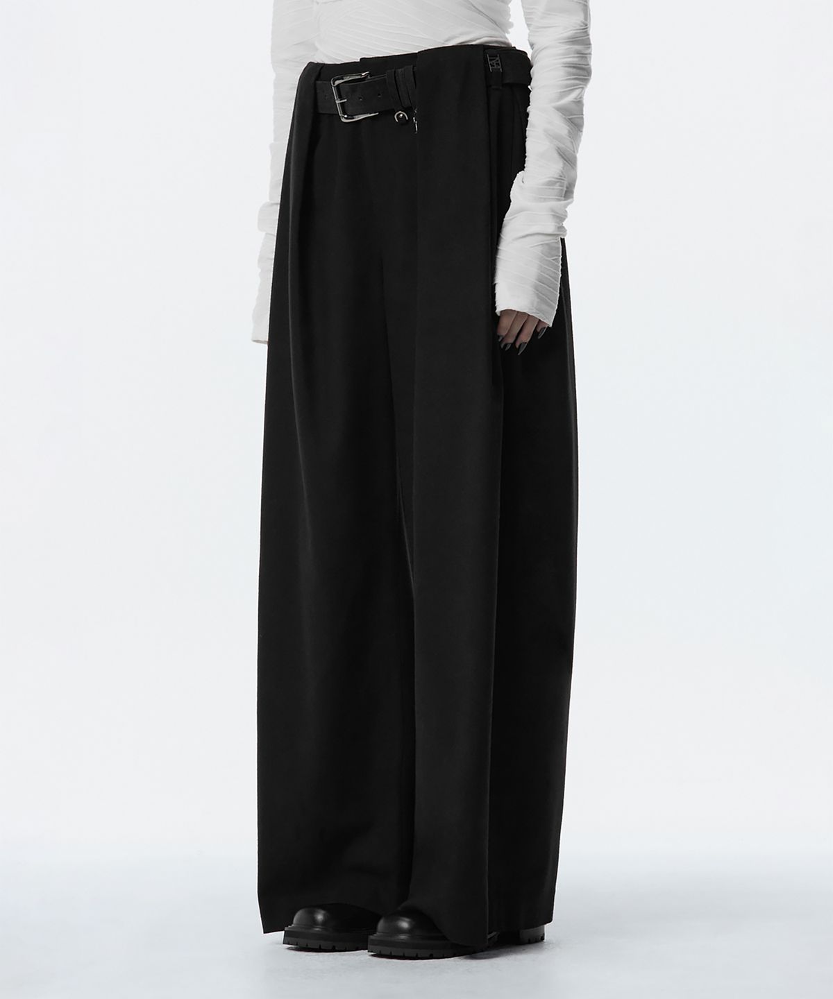 트리밍버드(TREEMINGBIRD) Wide Wool Tuck Slacks [ Black ]