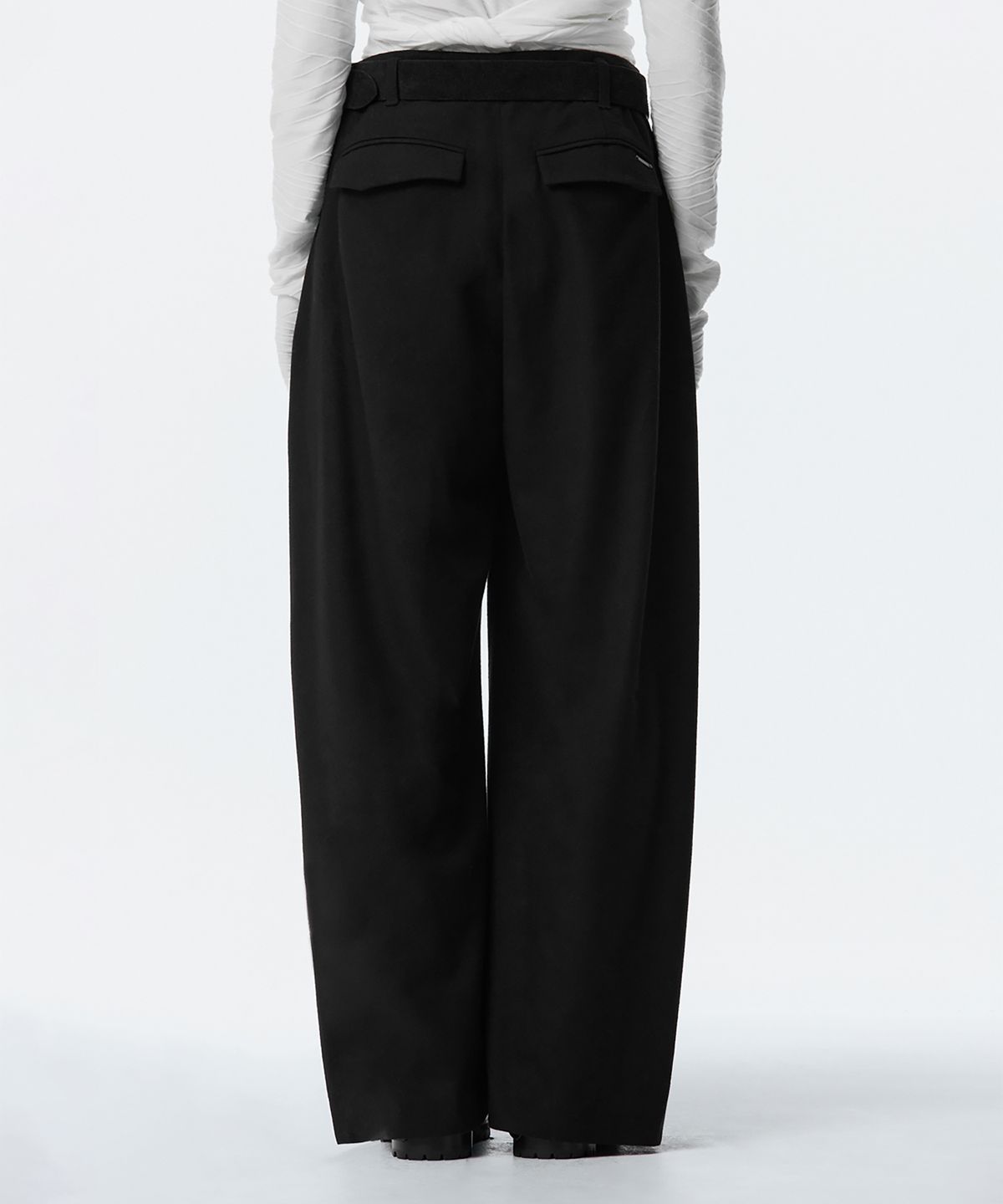 트리밍버드(TREEMINGBIRD) Wide Wool Tuck Slacks [ Black ]