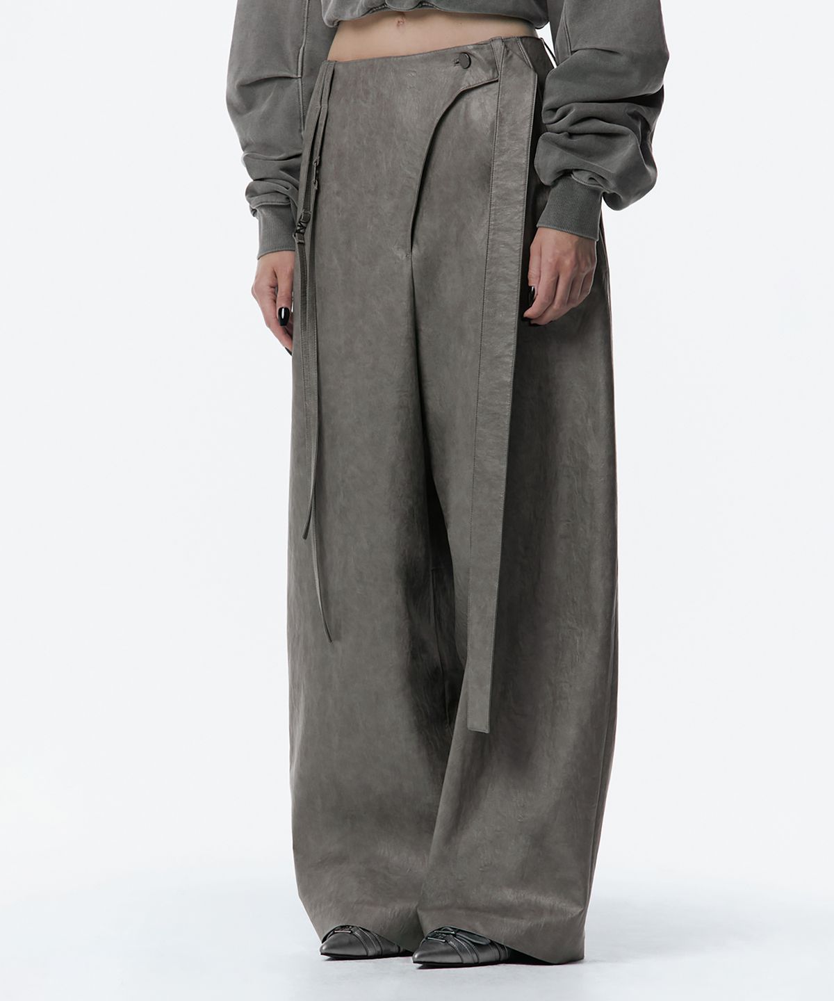 트리밍버드(TREEMINGBIRD) Strap Leather Pants [ Gray ]
