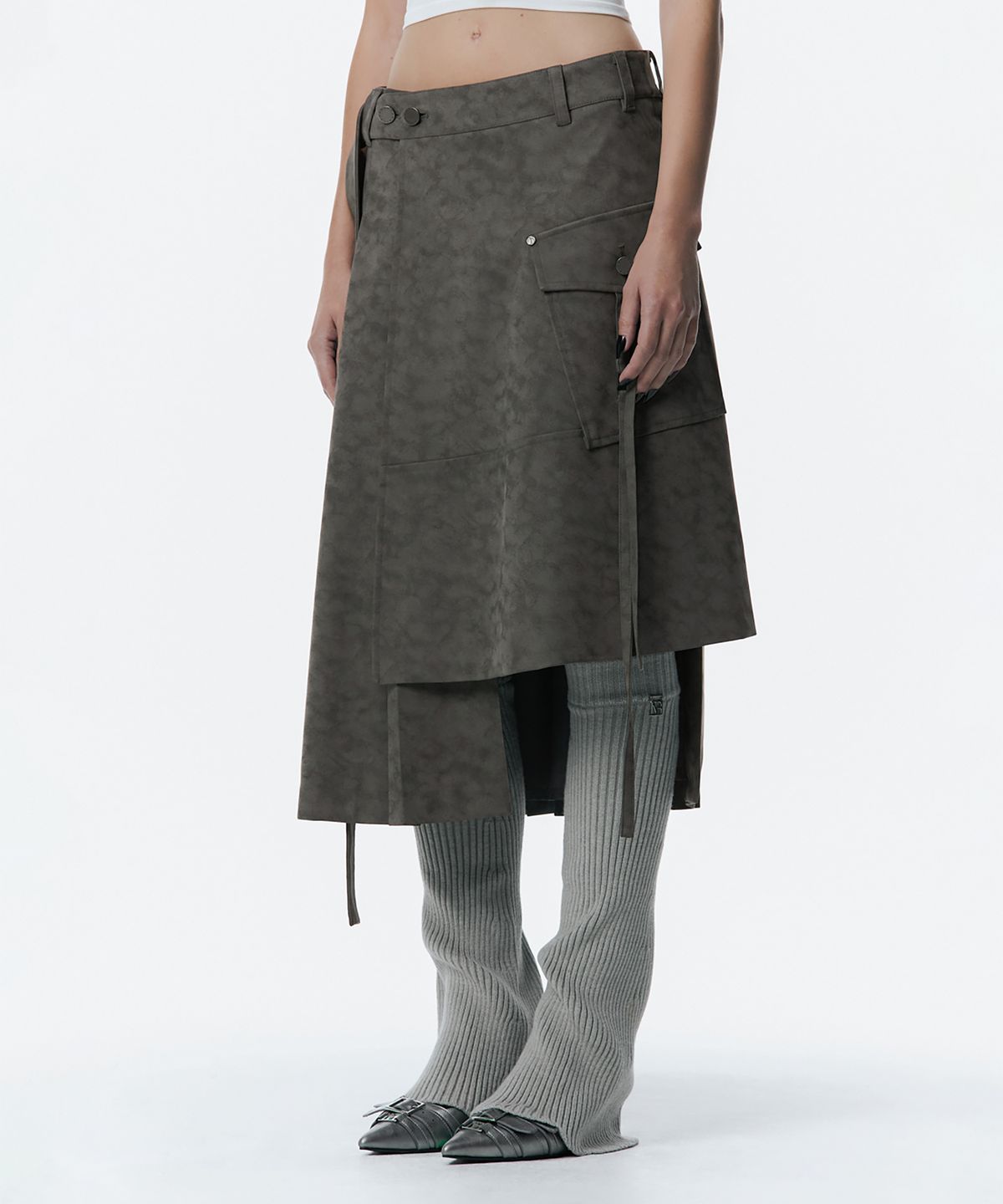 트리밍버드(TREEMINGBIRD) Pleated Leather Wrap Skirt [ Charcoal ]