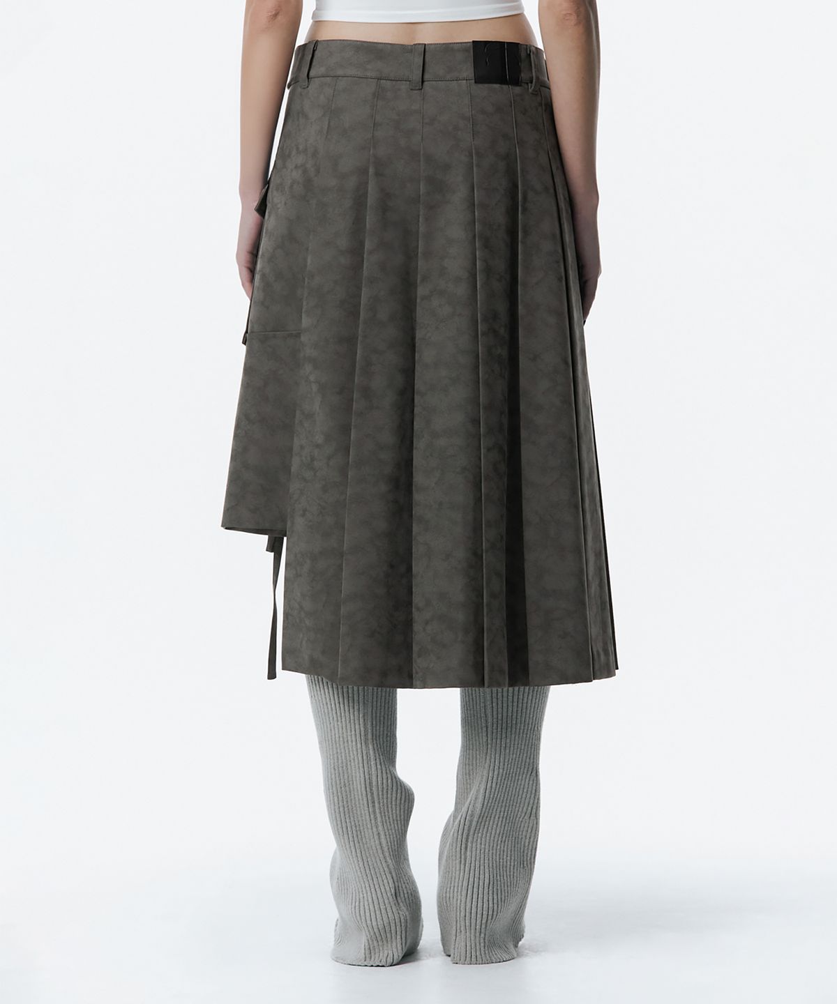트리밍버드(TREEMINGBIRD) Pleated Leather Wrap Skirt [ Charcoal ]
