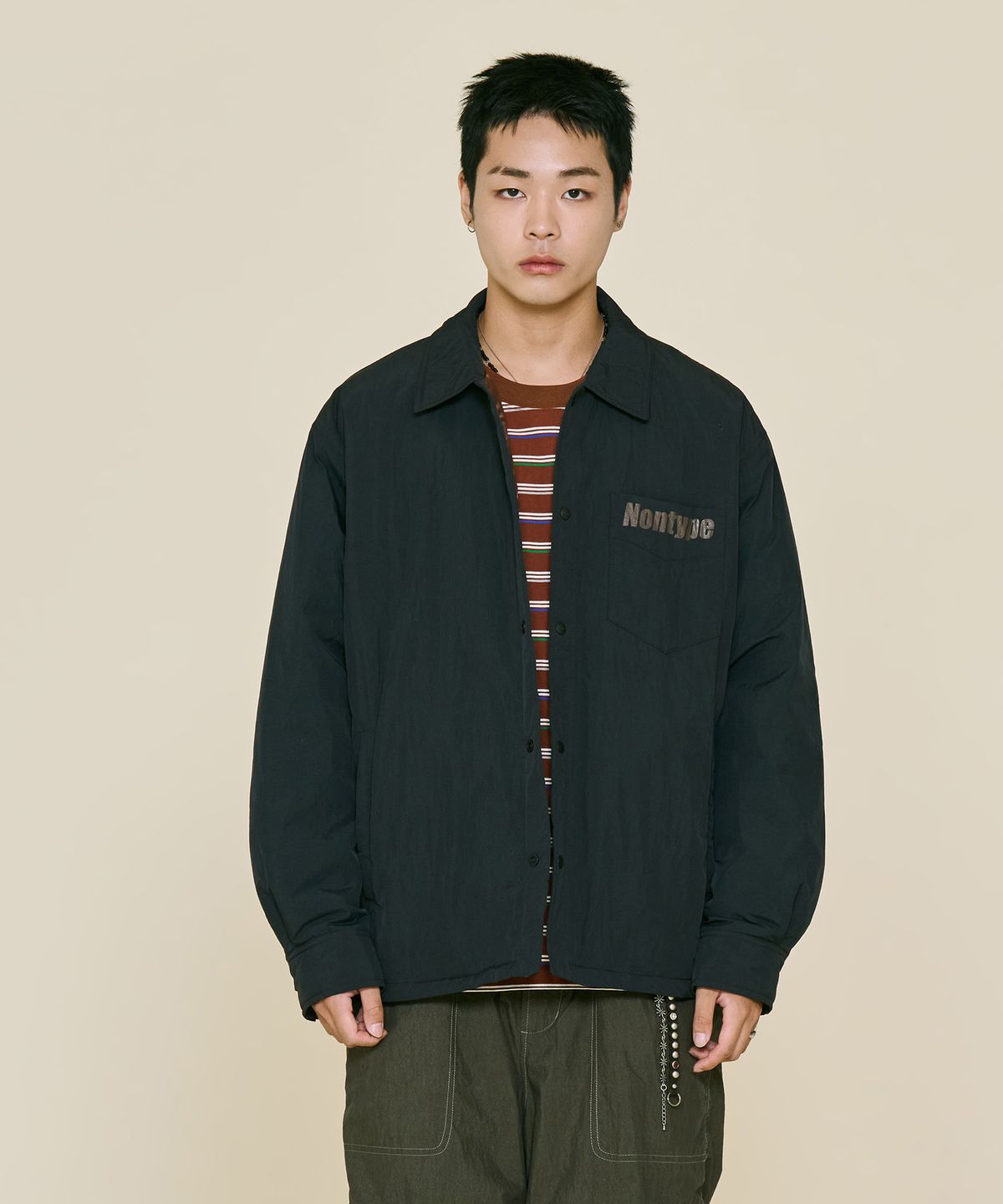 논타입(NONTYPE) LIGHT PADDED COACH JUMPER (BLACK)
