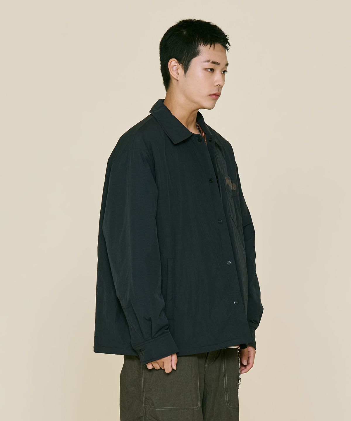 논타입(NONTYPE) LIGHT PADDED COACH JUMPER (BLACK)