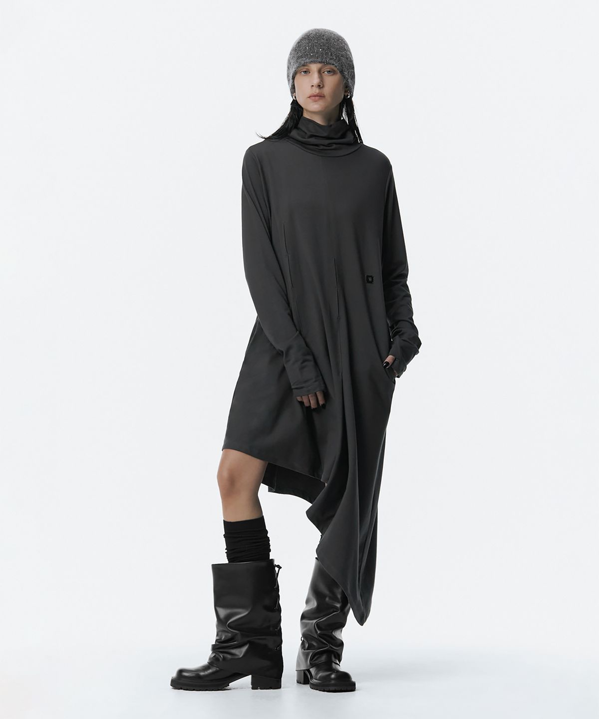 트리밍버드(TREEMINGBIRD) Turtleneck Pintuck Jersey One-piece [ Charcoal ]