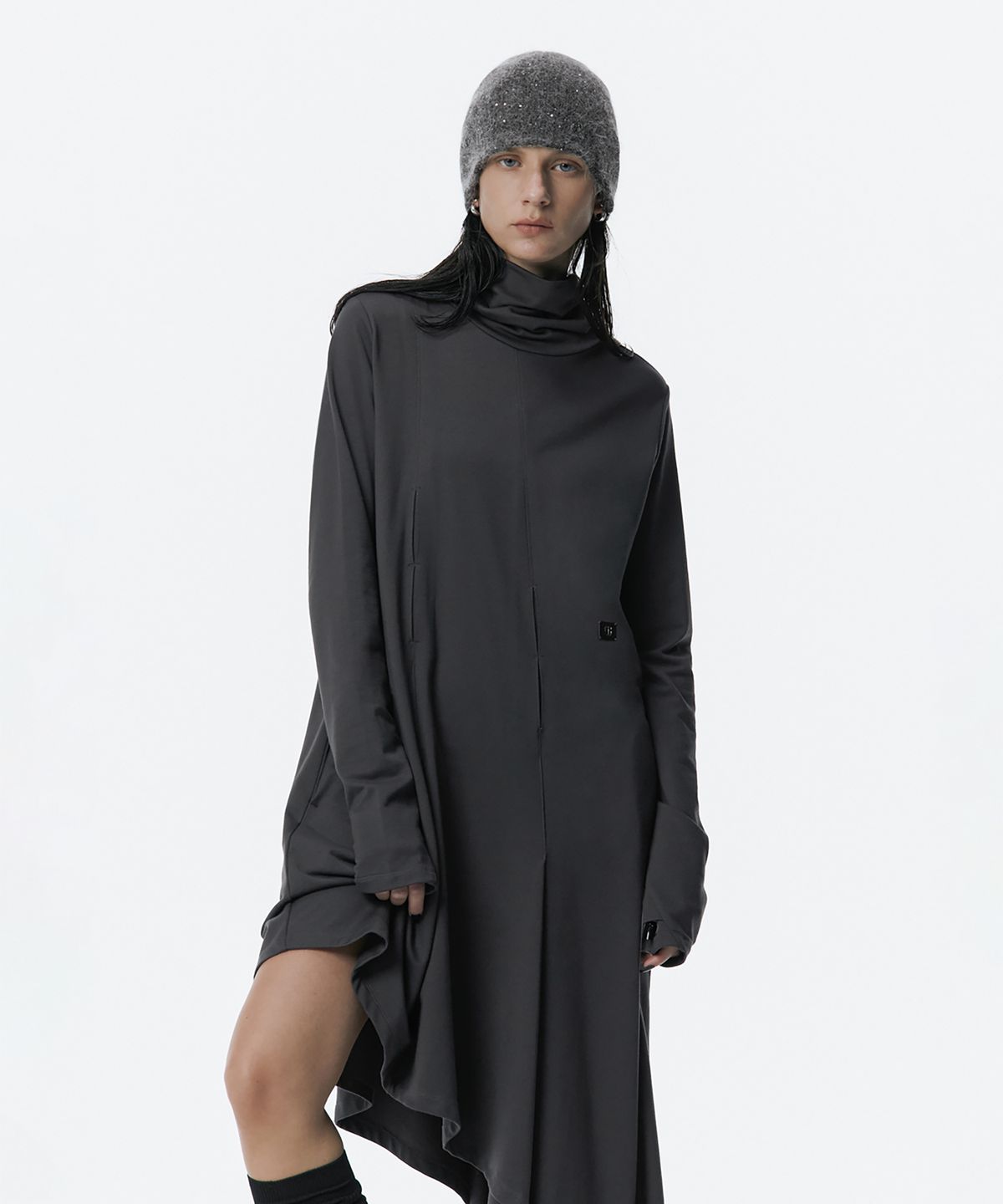 트리밍버드(TREEMINGBIRD) Turtleneck Pintuck Jersey One-piece [ Charcoal ]