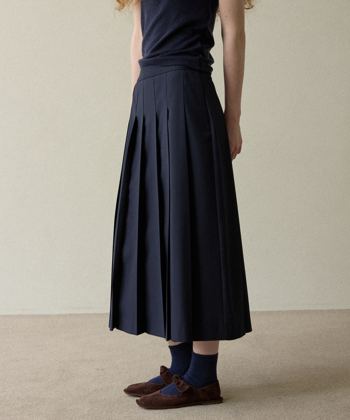 오픈도어스튜디오(OPENDOORSTUDIO) medium long  pleated skirt navy