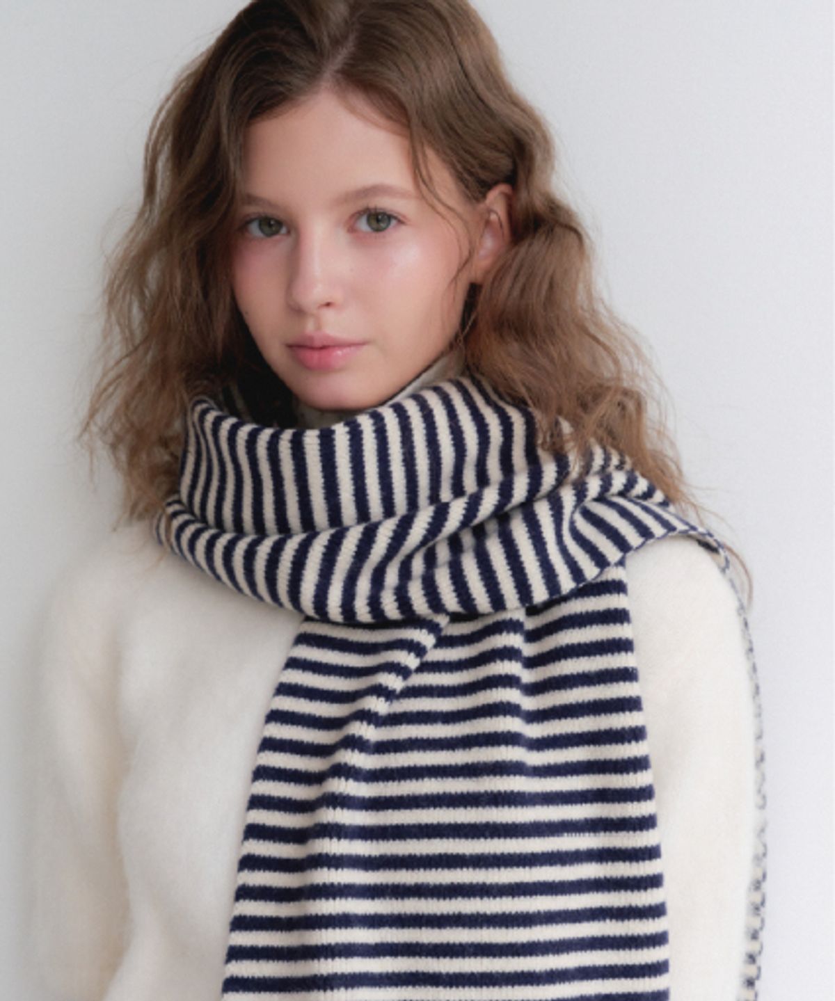 래니래니(RENNYRENNIE) STRAW STRIPE MUFFLER - 스트로우 스트라이프 머플러 [ NAVY / IVORY ]
