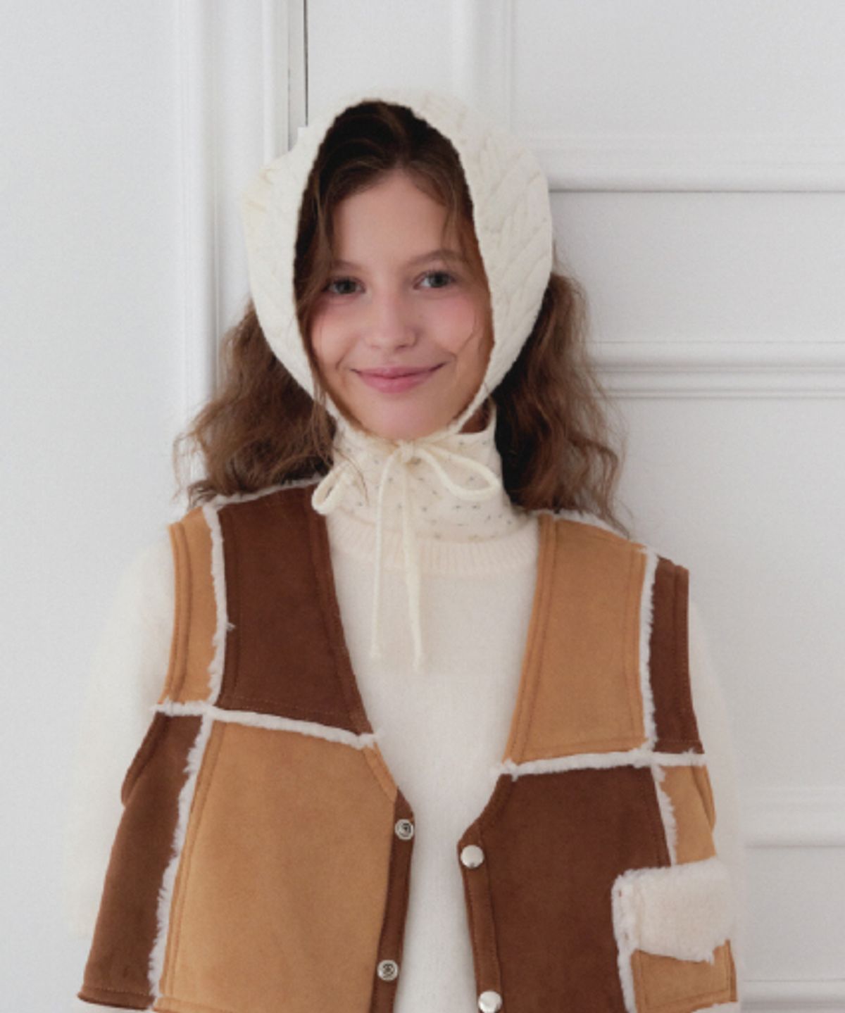 래니래니(RENNYRENNIE) STARRY TRIANGLE BONNET EARCUFFS - 스테리 트라이앵글 보넷 [ IVORY ]