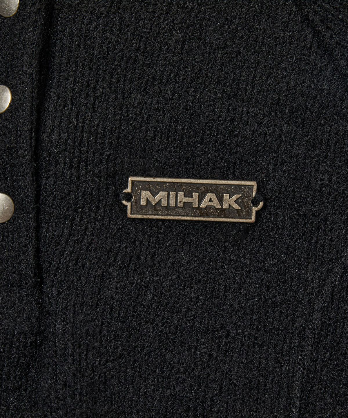 미학(MIHAK) 메탈 라벨 웜터치 크롭 후디 (BLACK)