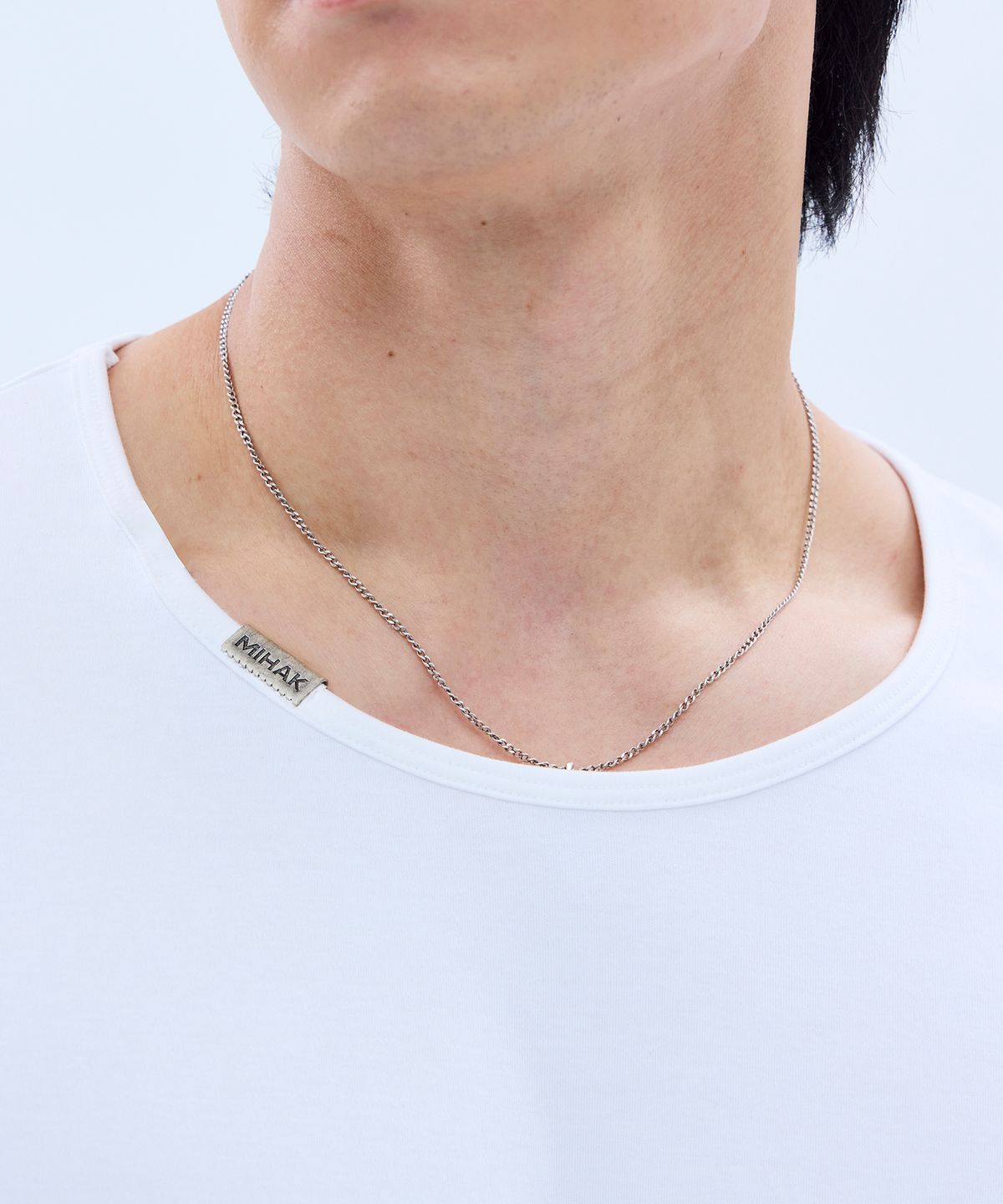 미학(MIHAK) 메탈 클립 유넥 티셔츠 (WHITE)