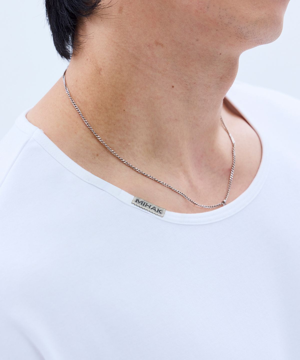 미학(MIHAK) 메탈 클립 유넥 티셔츠 (WHITE)