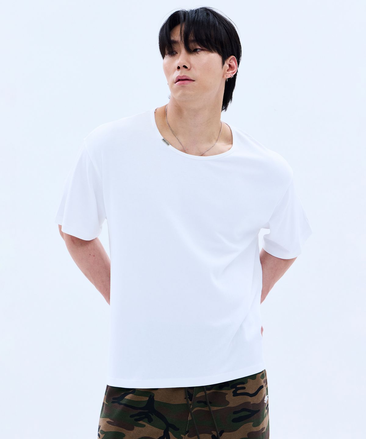 미학(MIHAK) 메탈 클립 유넥 티셔츠 (WHITE)