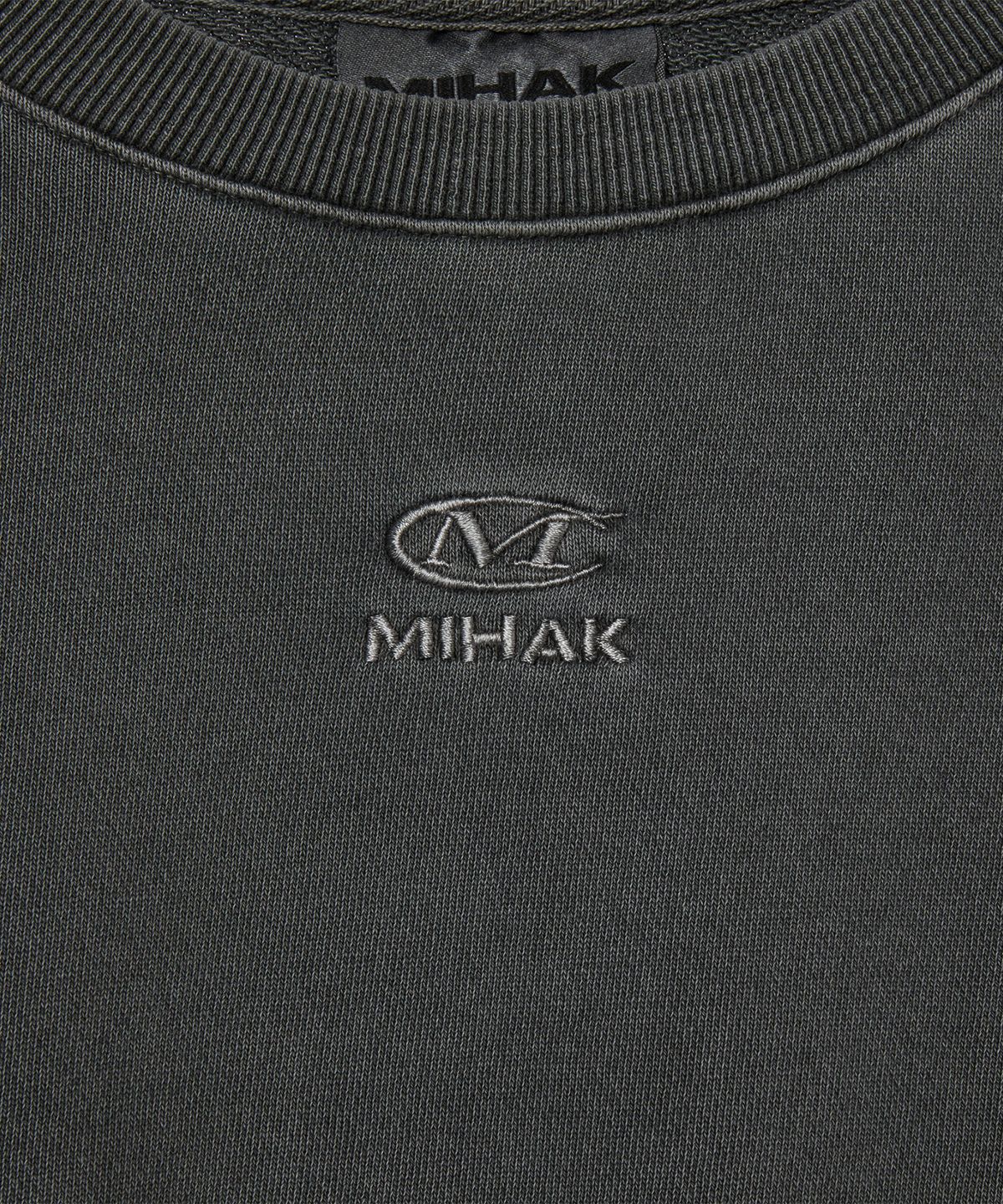 미학(MIHAK) 피그먼트 다잉 크롭 스웨트셔츠 (CHARCOAL)