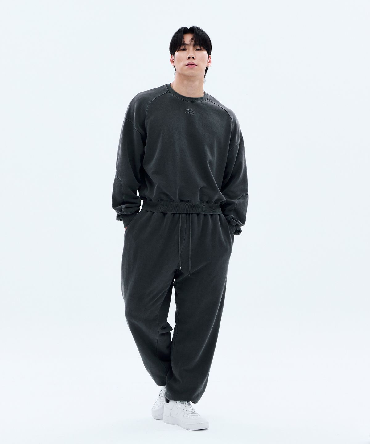 미학(MIHAK) 피그먼트 다잉 오버핏 스웨트 셔츠 (CHARCOAL)