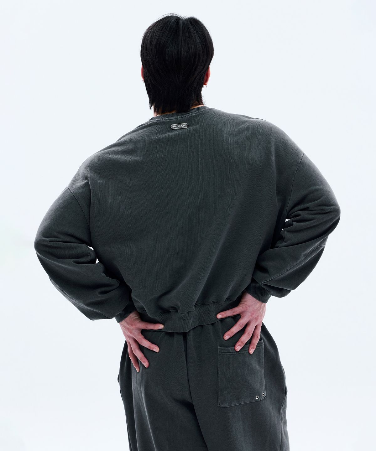 미학(MIHAK) 피그먼트 다잉 오버핏 스웨트 셔츠 (CHARCOAL)