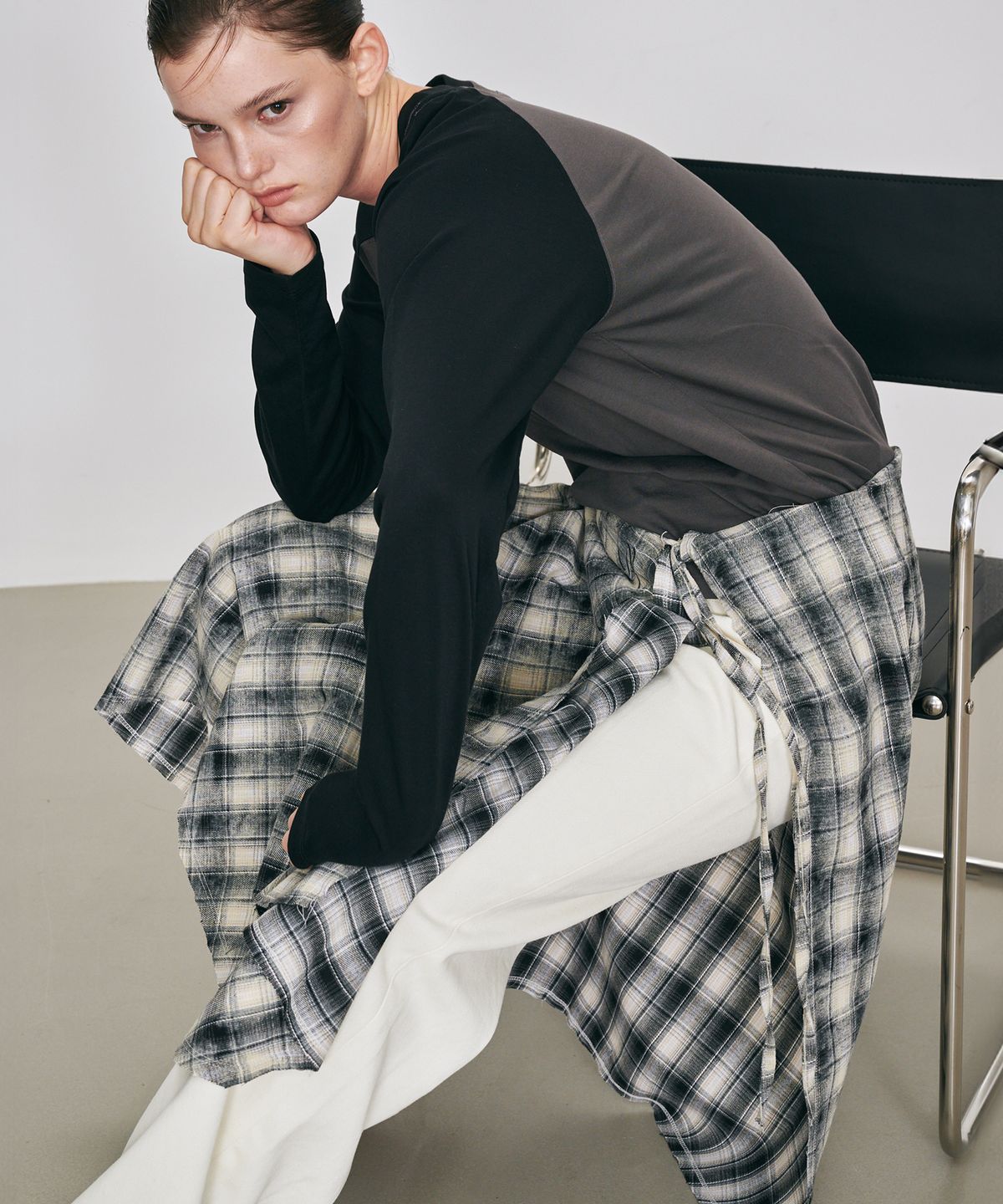 디어마이디어(DEARMYDEER) 체크 드레이프 프린지 랩 스커트 (블랙)