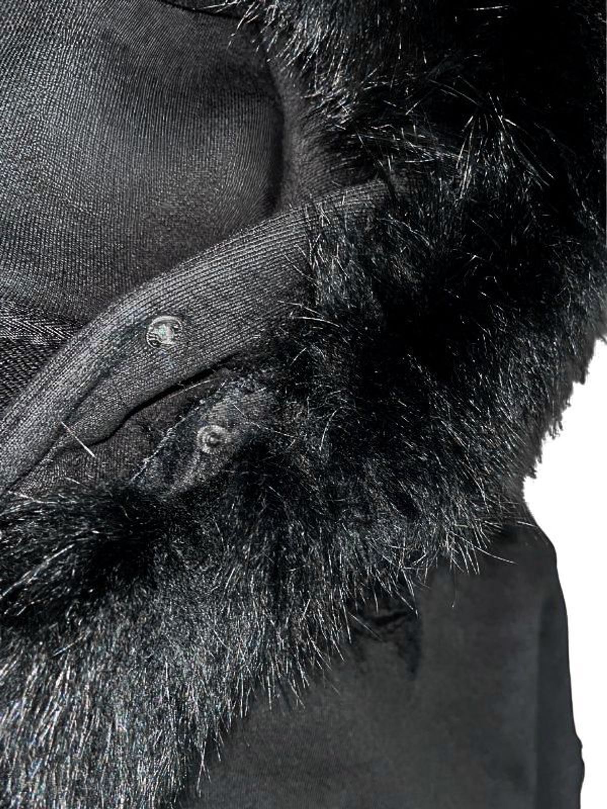 스모크어스타(SMOKEASTAR) Destroyed Fur Crimson Hoodie (BLACK)