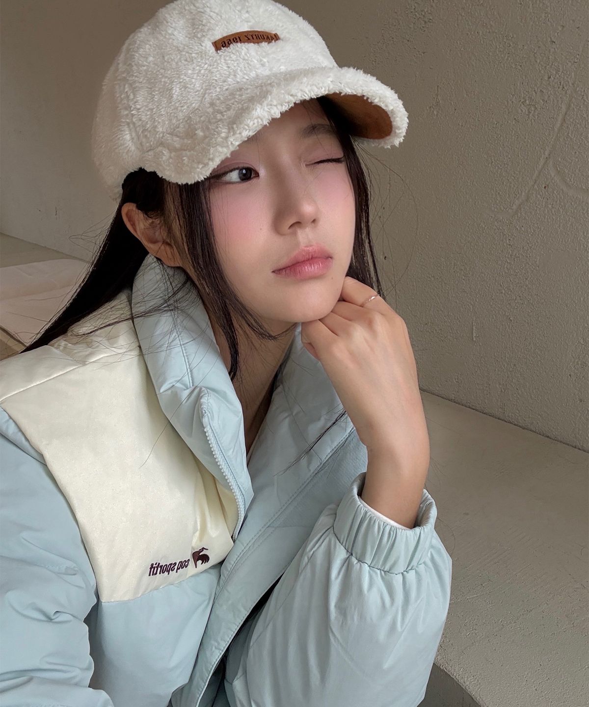 르꼬끄(LECOQ) 유니 컬러블럭 루즈 다운 자켓 - 블루 QQ423JDJO1
