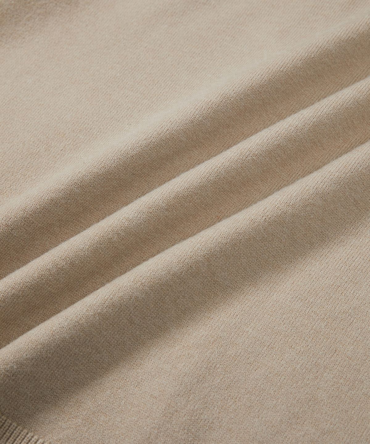 웨스트 그랜드 블러바드(WEST GRAND BOULEVARD) 레이 크롭 하프 집업 니트 BEIGE