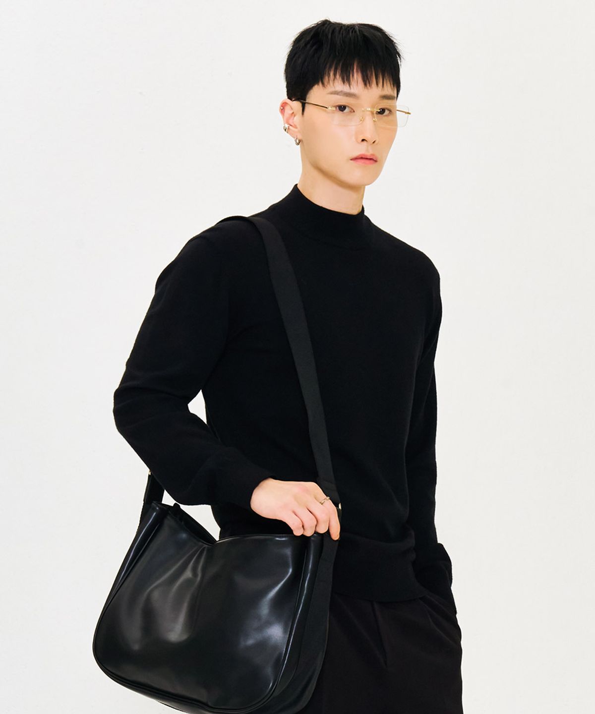 체이스컬트(CHASECULT) 남성 에센셜 반넥 스웨터-블랙