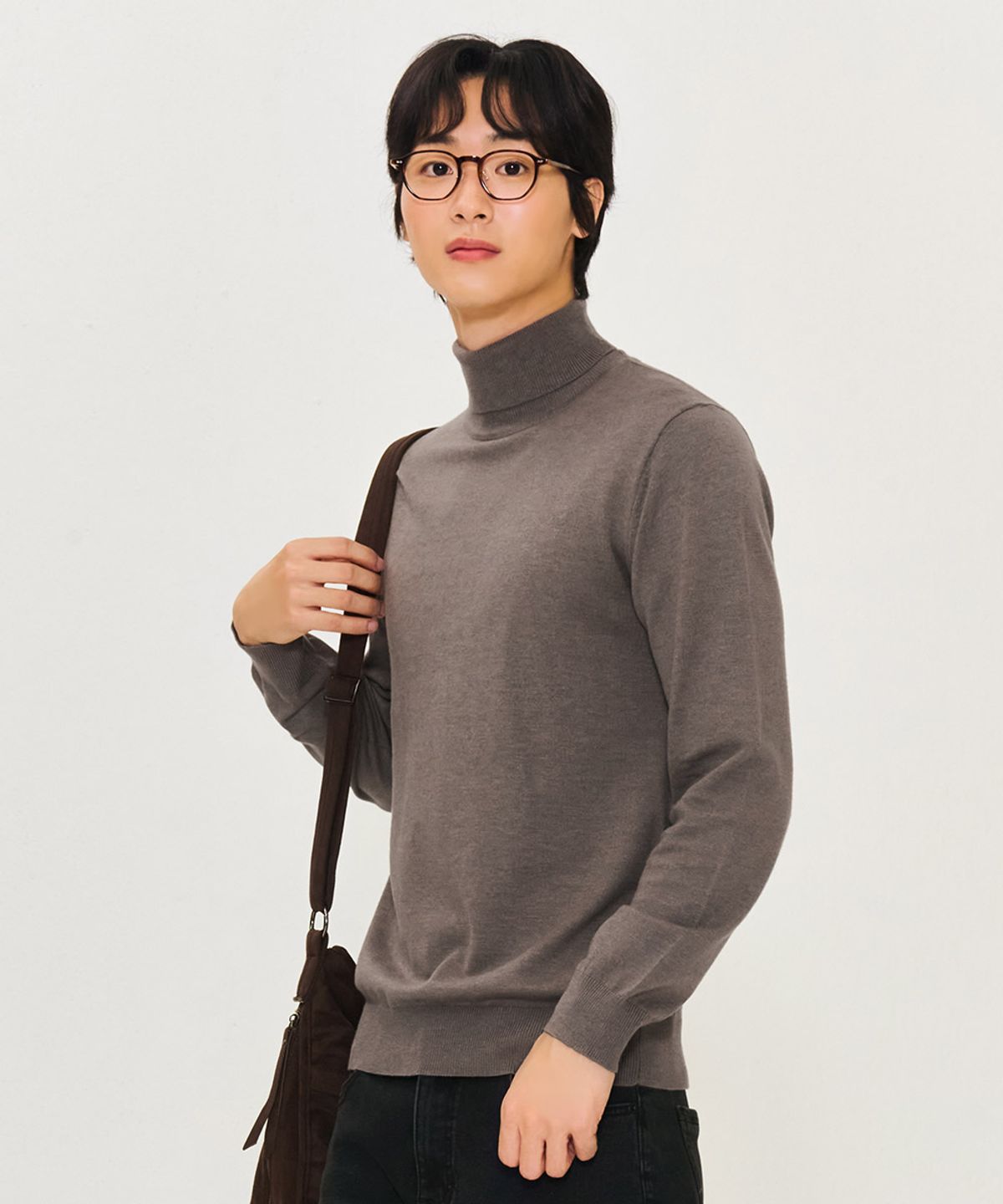 체이스컬트(CHASECULT) 남성 에센셜 터틀넥 스웨터-브라운