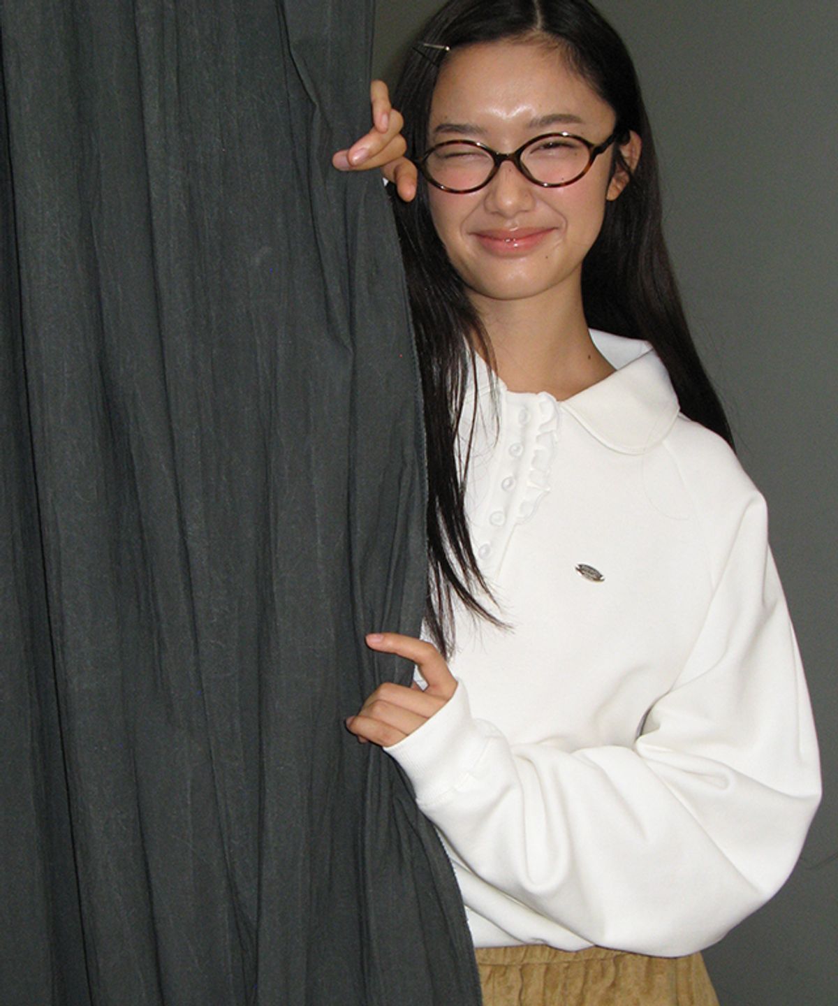 론론(RONRON) HENRYNECK FRILL POINT SWEATSHIRT WHITE