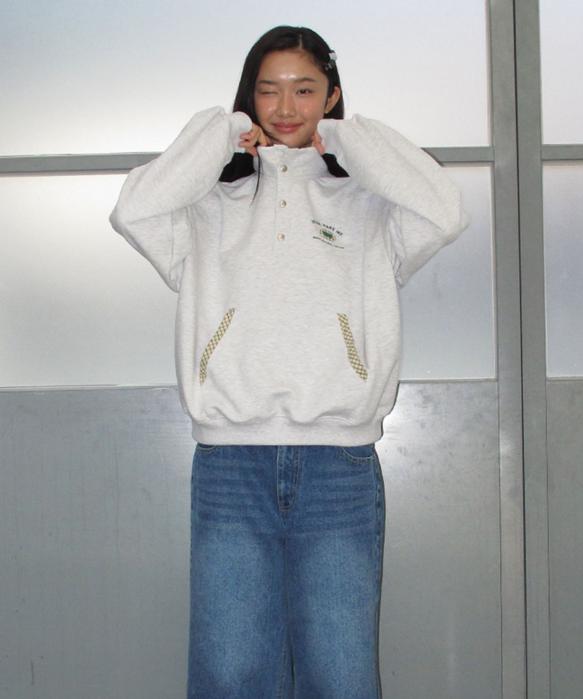론론(RONRON) CHECK DETAIL HALF SNAP SWEAT ANORAK WHITE MELANGE