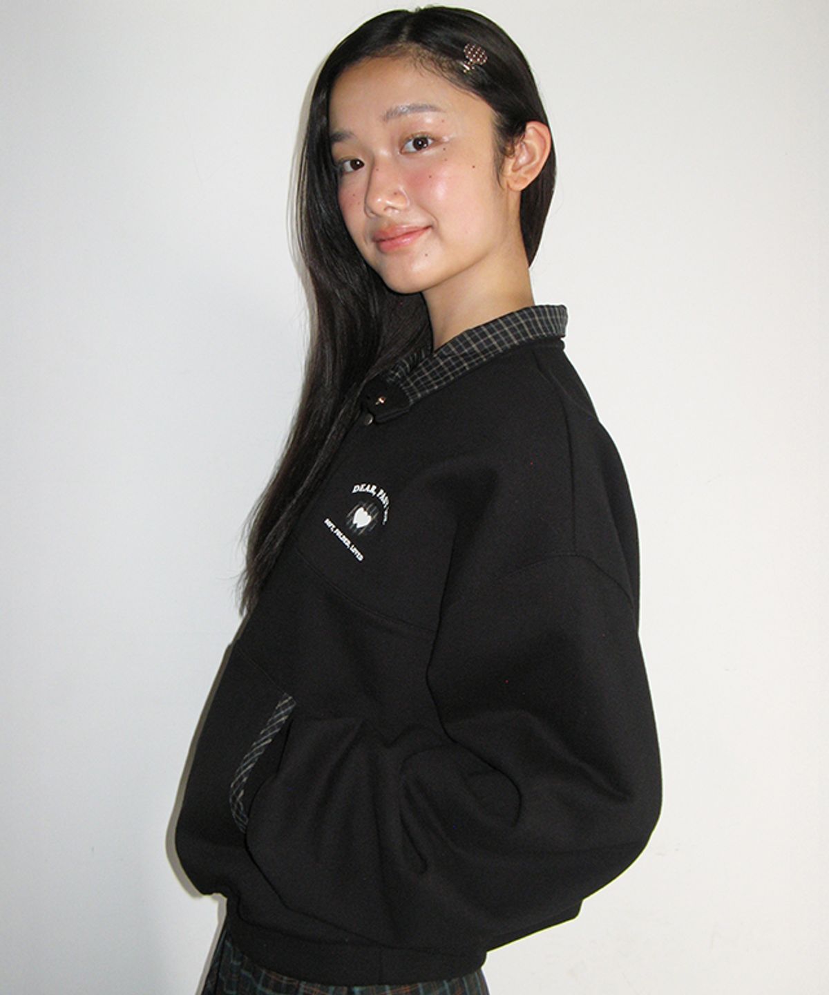 론론(RONRON) CHECK DETAIL HALF SNAP SWEAT ANORAK BLACK