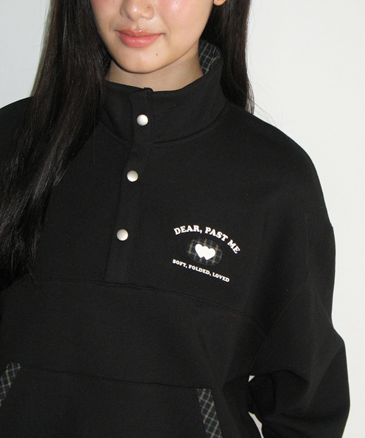 론론(RONRON) CHECK DETAIL HALF SNAP SWEAT ANORAK BLACK