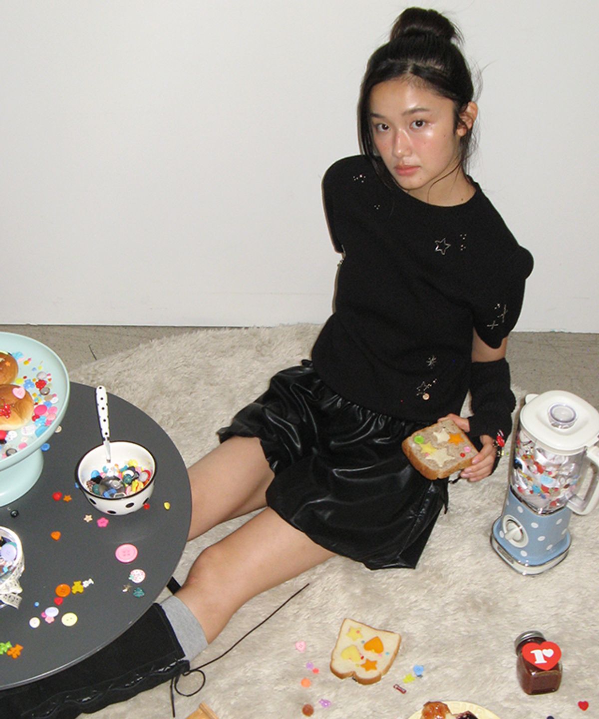 론론(RONRON) STARRY BEADS SHORT SLEEVE KNIT BLACK